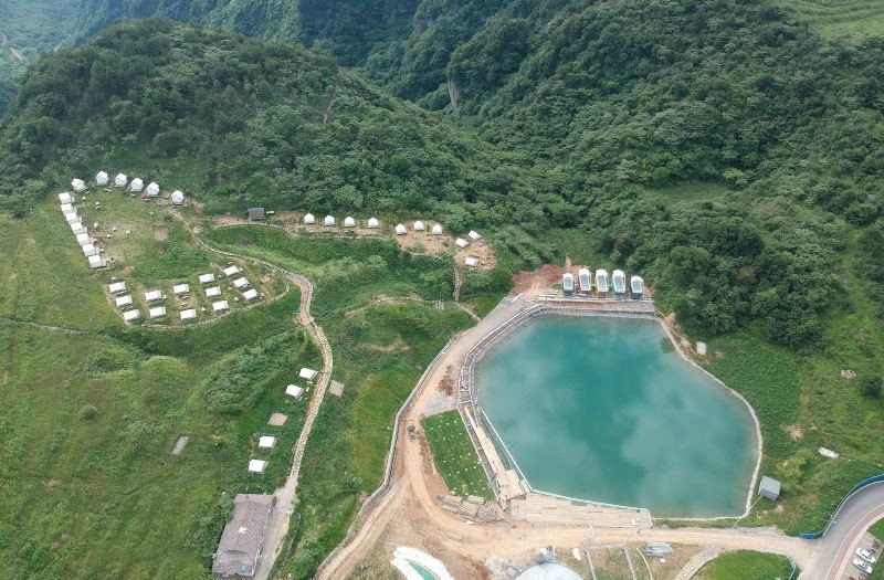 武汉篷客露营百里荒露营地 酒店根据当地特色修建高山草原露营地,四十