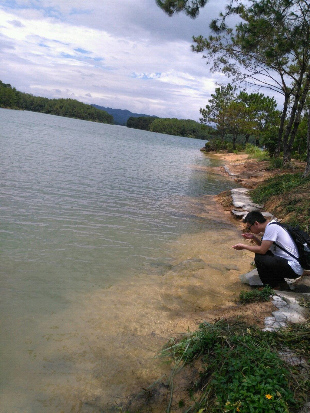 万绿湖景区发船时间是 09:0016:00 (固定航班:09:00,10:00,11:00