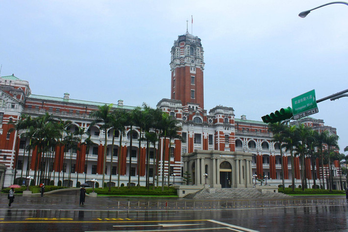 在台湾日本殖民统治时期启用时做为台湾总督府办公厅舍之用,建筑风格